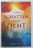 VOM SCHATTEN ZUM LICHT ( DIN INTUNERIC LA LUMINA ) von ELLEN G. WHITE , TEXT IN LIMBA GERMANA , 2022