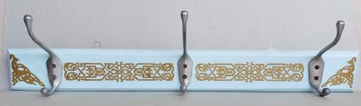 Cuier de lemn vintage 65cm, cu 3 agatatori, ornamente gotice restaurate in auriu foto