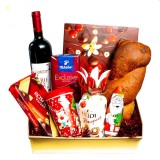 Cos Cadou de Craciun, deluxe, cu Cozonac, Vin, Cafea si Dulciuri + Cana Cadou