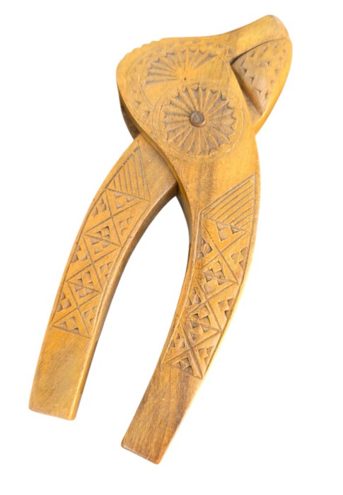 SPĂRGĂTOR VINTAGE DIN LEMN PENTRU ALUNE