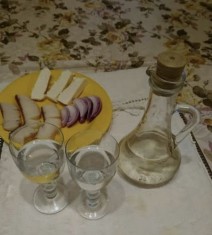 V&acirc;nd țuică de prună angro, cantități mari, rog seriozitate!