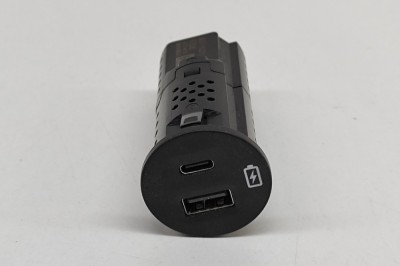 USB FORD USA Mustang Mach-E 2022 OEM: MU5T-19J211-GA | 22750620 foto