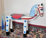 Calut vintage din lemn, pictat manual, obiect de decor restaurat superb, lungime 67 cm x inaltime 57 cm