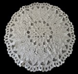 FATA DE MASA CIRCULARA VINTAGE DIN BUMBAC CU MODEL BRODERIE SI BRIDE