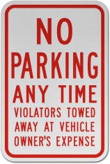 No Parking Any Time Violators Towed Sign foto