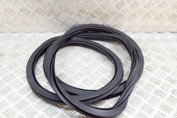 Garnitura ușă st&acirc;nga spate VW ID.3 E11 2022 OEM: 10A867913D | 21219402