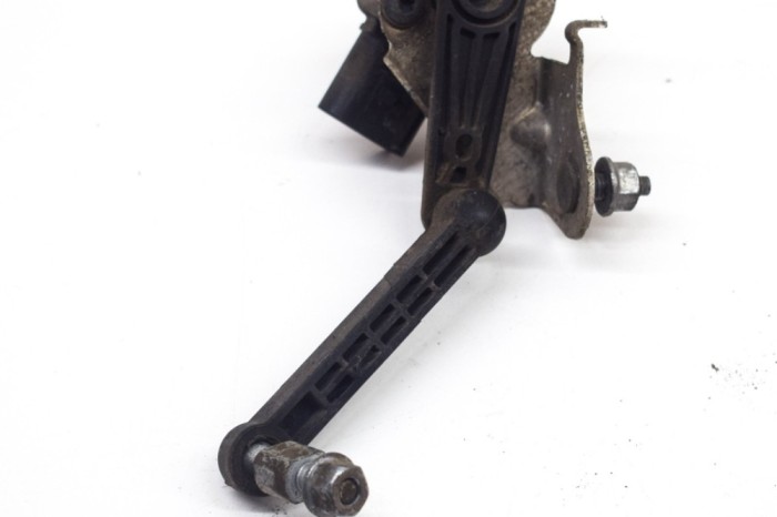 Senzor de nivel &icirc;nălțime st&acirc;nga spate TESLA MODEL 3 2021 OEM: 1044971-00-C 17172933