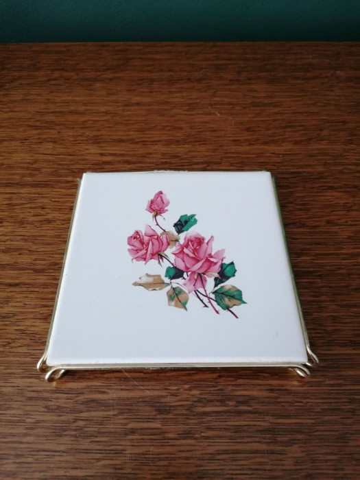 Coaster portelan cu rama metalica, decor floral