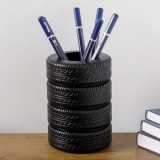 Suport pentru pixuri si creioane din plastic, Negru, Design Anvelope Auto, &Oslash;8.5x9cm, CMCLASS