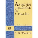 Az egy&eacute;n fejlőd&eacute;se &eacute;s a csal&aacute;d - Szoci&aacute;lis Szakmai Gyűjtem&eacute;ny 2. - D.W. Winnicott