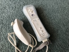 JOYSTICK MANETA CONTROLLER NINTENDO WII + NUNCHUCK ORIGINALE ALB BONUS HUSA foto