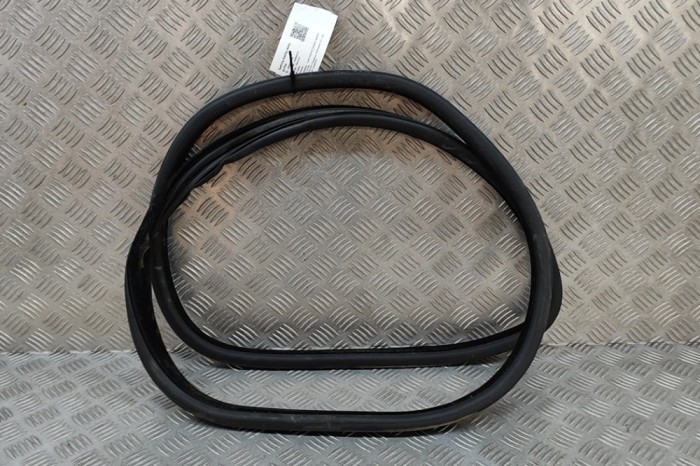 Garnitura ușă st&acirc;nga spate LAND ROVER RANGE ROVER EVOQUE L538 2017 OEM: BJ32-253A10-AC | 29530365