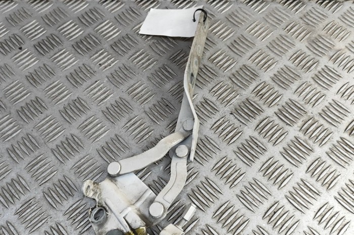 Balama capota dreapta față VW PASSAT Variant B7 365 2012 OEM: 3AA823302 31045270