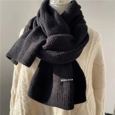 Fular tricotat cu model impletit