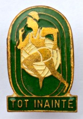 INSIGNA PIONIER TOT INAINTE PT ACTIVITATI SPORTIVE MANA LA BARBIE COTUL SPART EROARE EMAIL RECE ( CITITI DESCRIEREA )