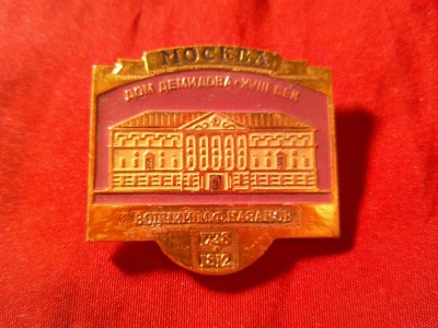 Insigna URSS - Arhitectura in Moscova - Matvey F. Kazakov 1738-1812 , metal si email , dim.=3,5x3,3cm foto