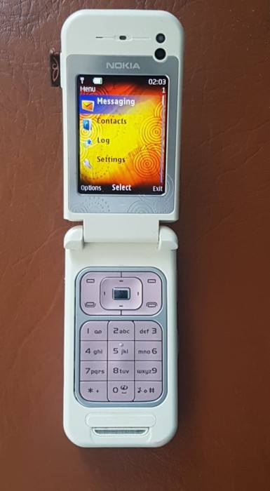 Vand nokia 7390 in stare impecabila !!!