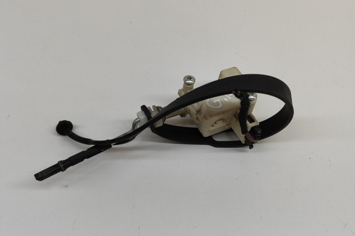 &Icirc;ncuietoare capac rezervor PORSCHE CAYENNE 9PA 2004 OEM: 1J0810773B,1J0.810.773.B,3B0959782,3B0.959.782 | 28932173