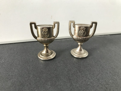 Frumos set de 2 Cupe in miniatura din alama argintata veche,stare perfecta foto