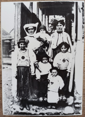 Familie de tarani romani, anii &amp;#039;30// reproducere de epoca foto