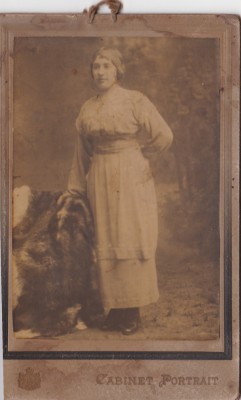 FOTOGRAFIE DOAMNA ~ Negresti, Jud.Neamt, 27 FEB.1915~ carton 165 X 110 mm. foto