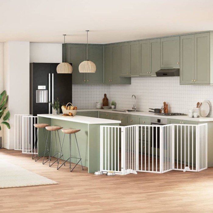 vidaXL Poartă c&acirc;ini pliabilă cu ușă, 9 panouri, alb, 450 cm, lemn plop 3155538