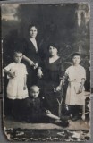 Cumpara ieftin 1909 foto tip CP atelier S. KOHN Huși de familie / copii