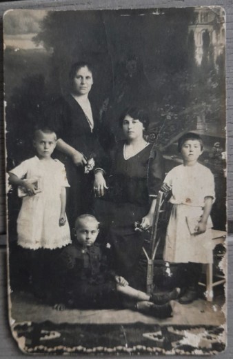 1909 foto tip CP atelier S. KOHN Huși de familie / copii