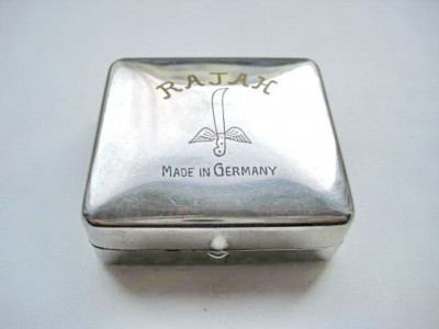6599-Cutiuta Rajah Germany lame barbierit metal vintage colectie. foto