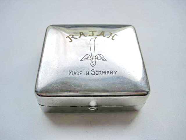 6599-Cutiuta Rajah Germany lame barbierit metal vintage colectie.