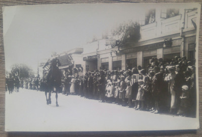 Parada militara in fata Hotelului Bulevard (Sibiu?)// foto tip CP anii&amp;#039; 30 foto