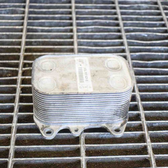 Răcitor de ulei VW PASSAT Variant B7 365 2011 OEM: 03L117021C