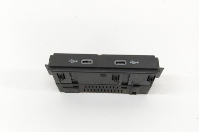 USB VW TOUAREG CR7 2023 OEM: 760035700 30908279 foto