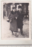 Bnk foto - Ramnicu Sarat 1937 - pereche pe strada, Alb-Negru, Romania 1900 - 1950, Cladiri