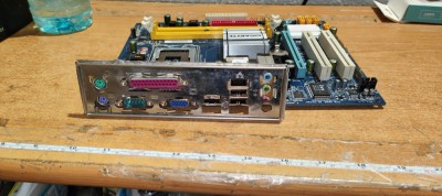 Placa de baza PC Gigabyte GA-945GCM-S2L #A5272 foto