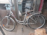 VAND BICICLETA CADRU ALUMINIU PRET NEGOCIABIL