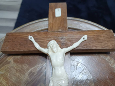 Crucifix mare vintage din lemn foto