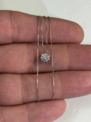 LANT + PANDANTIV AUR alb 18K + 9 Diamante - Model Floare - Nou ! foto