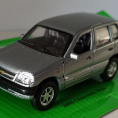 Macheta Chevrolet Niva 2003 (Lada Niva 2 - VAZ-2123) silver - Welly 1/36