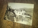 Cumpara ieftin FOTOGRAFIE CASA*VILA DIN ZONA MANASTIRII COZIA, 1901* ANIMATA