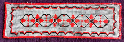 Napron traditional cusut de mana cu motiv floral, cusatura vintage 62x19cm foto