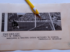 Foto(30.05.1965)fotbal-faza golului inscris de Mateianu in ROMANIA-CEHOSLOVACIA foto
