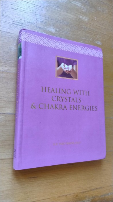 Healing with crystals &amp; chakra energies, by Sue and Simon Lilly