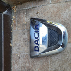 Emblemă grilă mască față Dacia Duster