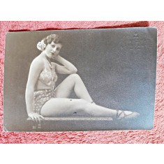 Fotografie, tanara in costum de baie, perioada interbelica