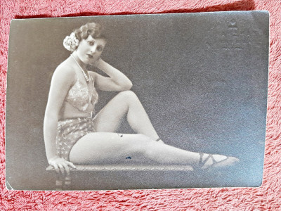 Fotografie, tanara in costum de baie, perioada interbelica foto