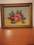 Tablou cusut Goblen vechi inramat lucrat manual rama lemn aurita sticla natura statica cu fructe 41x31cm