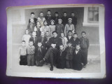 HOPCT 322 K PROFESOR CU ELEVI PIONIERI IN ANUL 1961-FOTOGRAFIE VECHE-TIP 1/2 CP, Romania de la 1950, Portrete