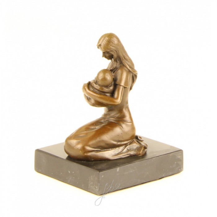 Femeie cu pruncul - statueta din bronz pe soclu din marmura TM-93