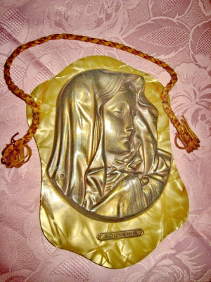 860b-Aplica Fecioara Maria Souvenir in metal bronzuit si sidef. foto